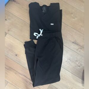 Black jogger and top sz medium figs scrubs set.